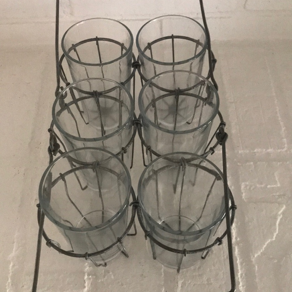 SALE ✅✅✅ 3/$25 Farmhouse Wire Basket with Glasses - Picture 7 of 8